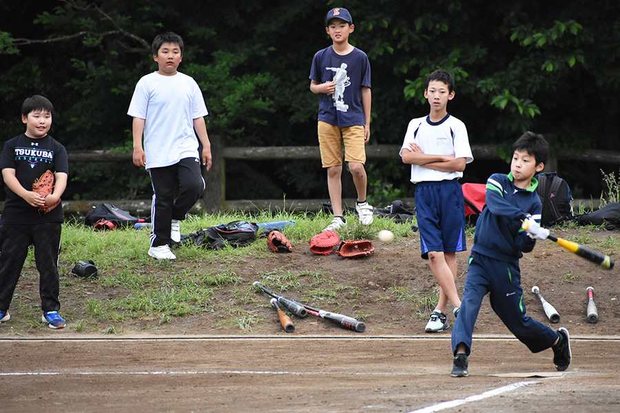 教室に通う子たちは段階を追って野球が上達していく【写真：高橋幸司】