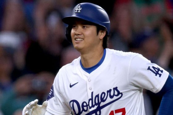 大谷翔平が「おしりを触られ苦笑い」　相手野手とのやりとりが話題「しばかれてるw」