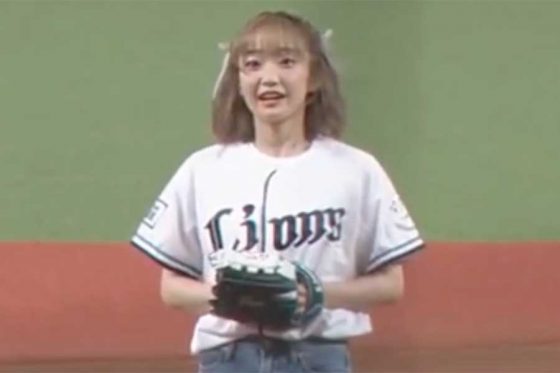 人気声優が“完璧始球式”　ワインドアップ→豪快投球でミット一直線…場内喝采