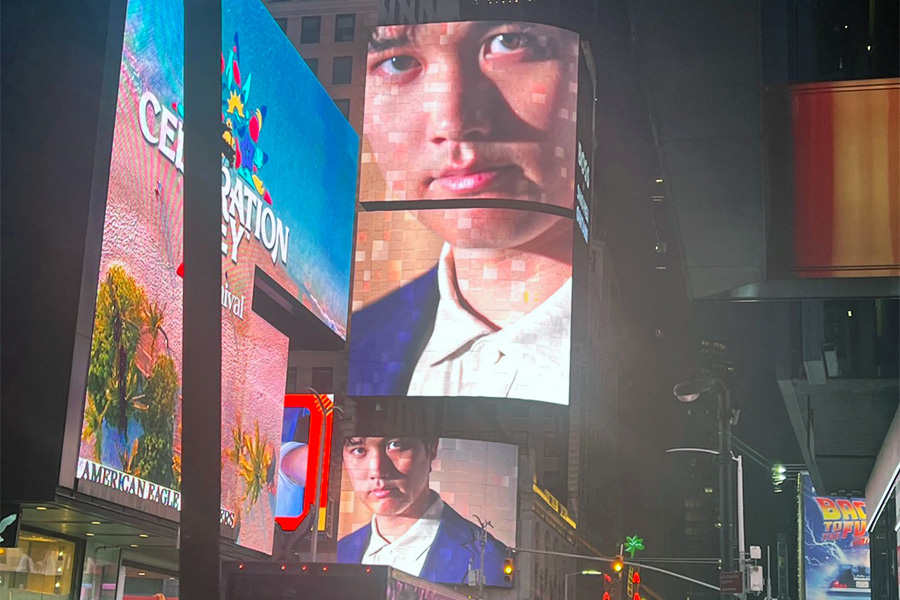 タイムズスクエアのビジョン広告に映し出されたドジャース・大谷翔平【写真：川村虎大】