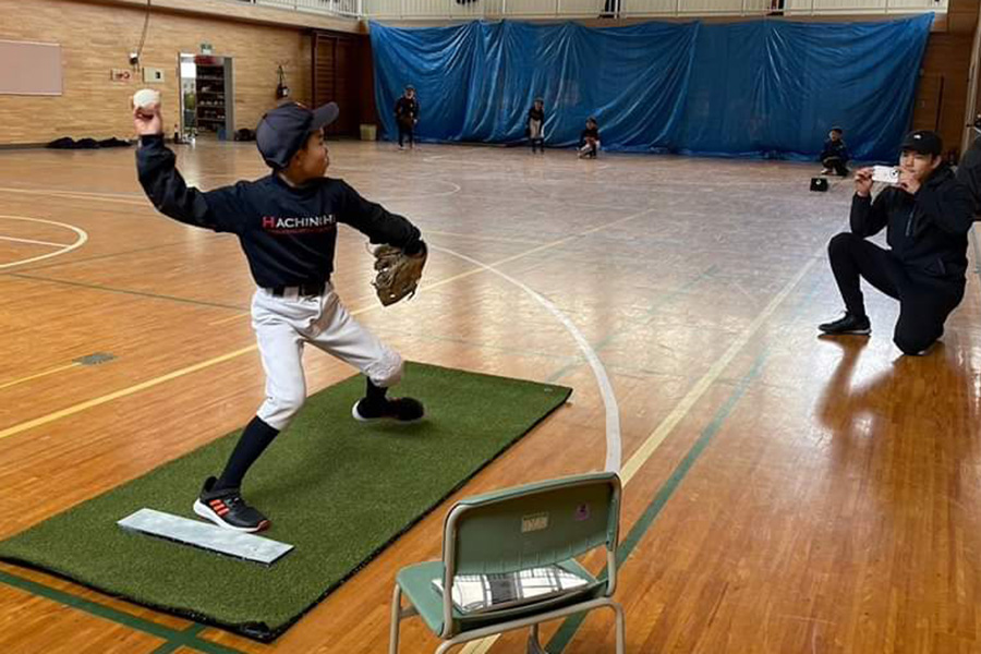 八戸ベースボールクラブの動作解析の様子【写真：チーム提供】