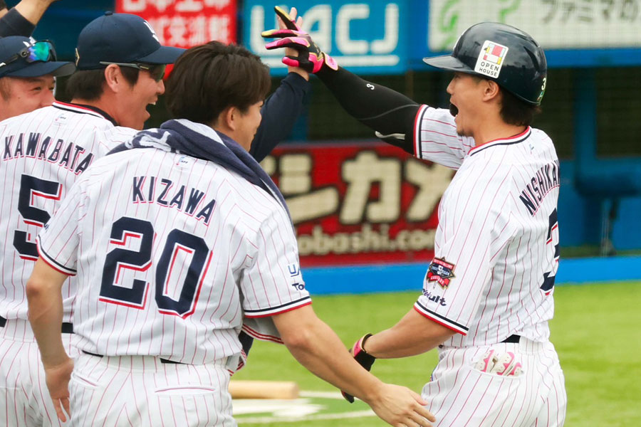 日本ハム戦で犠飛を放ったヤクルト・西川遥輝【写真：小池義弘】