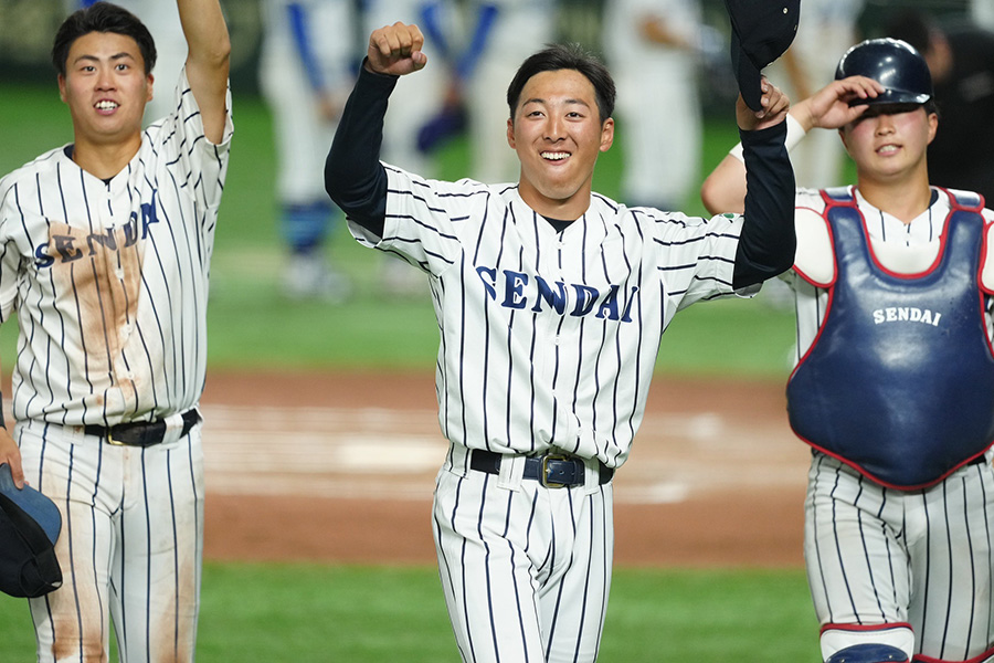 仙台大・渡邉一生（中央）【写真：小林靖】