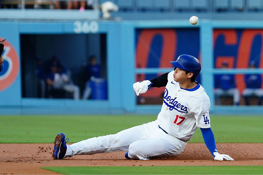 初回に盗塁を決めたドジャース・大谷翔平【写真：荒川祐史】