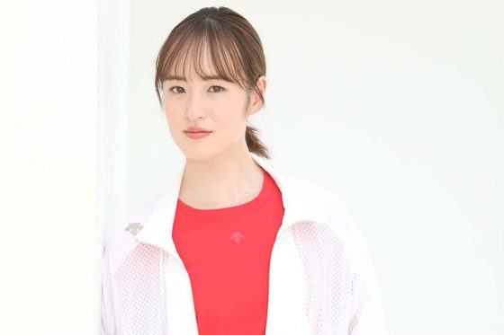 藤田菜七子騎手が始球式に登場　深々ペコリからの一投に杜の都が拍手喝采