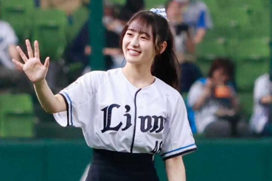 超人気アイドルが鮮やか投球　ベルーナドームに降臨…可愛すぎる始球式にファン喝采
