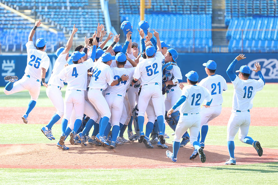 2年連続6度目の優勝を飾った青学大【写真：加治屋友輝】