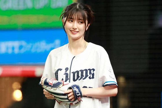 人気声優がベルーナDに降臨、ポニテを揺らし…スラリ長身からの華麗な一投に球場喝采