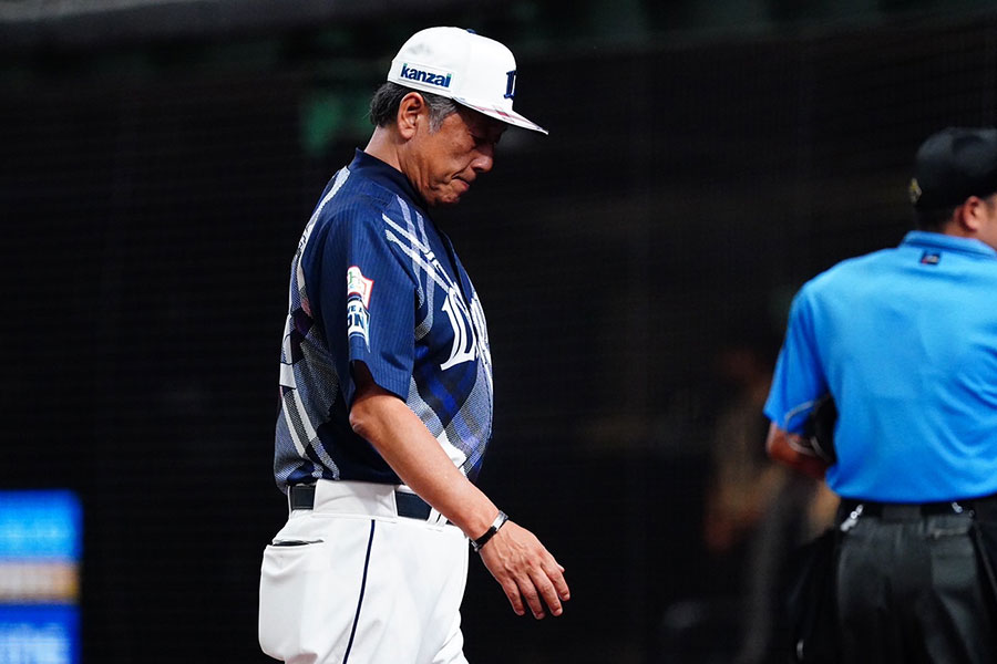 ロッテ戦の指揮を執った西武・渡辺久信監督代行【写真：松本洸】