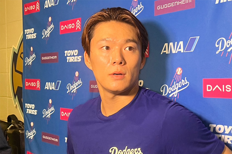 取材に応じたドジャース・山本由伸【写真：川村虎大】