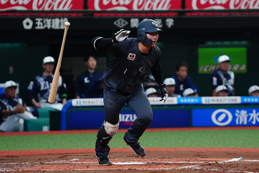 適時三塁打を放ったロッテ・藤原恭大【写真：荒川祐史】