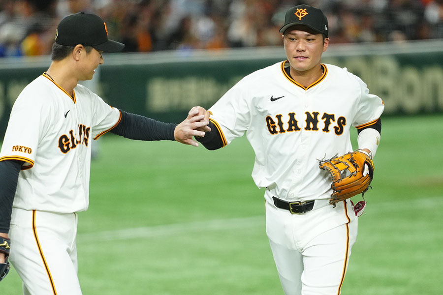 DeNA戦の7回に好守を見せた巨人・坂本勇人【写真：小林靖】