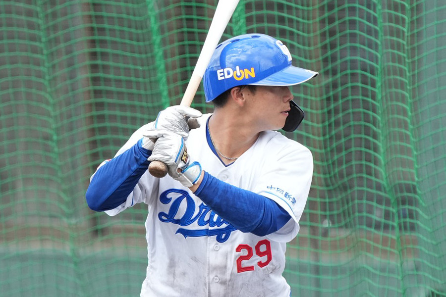 中日・辻本倫太郎【写真：小林靖】