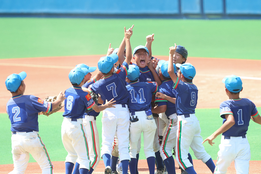 昨年の全日本学童を制し連覇に挑む新家スターズ【写真：加治屋友輝】