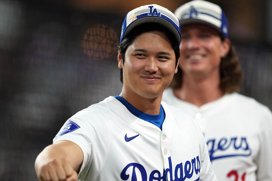 HRダービーの応援にかけつけたドジャース・大谷翔平（左）【写真：Getty Images】