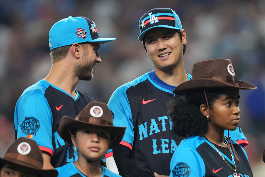 オールスター戦に出場したドジャース・大谷翔平（右）【写真：Getty Images】