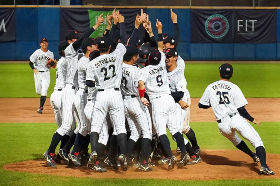 2大会ぶりの優勝を果たした大学日本代表【写真：Getty Images】