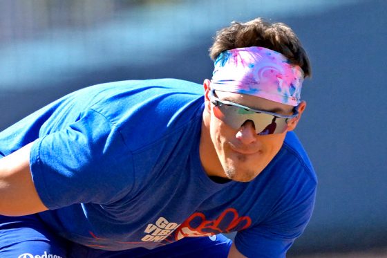 大谷に匹敵…同僚の「筋肉すごい」　斬新スタイルで露わ、衝撃メロン肩にSNS驚き