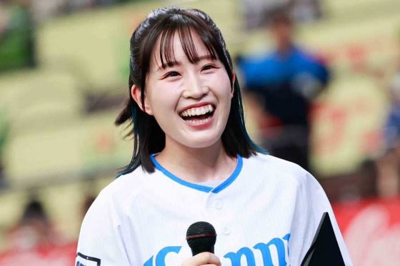 ベルーナドームに現れた美女声優　白ハーフパンツ姿で豪快投球…ファンも拍手