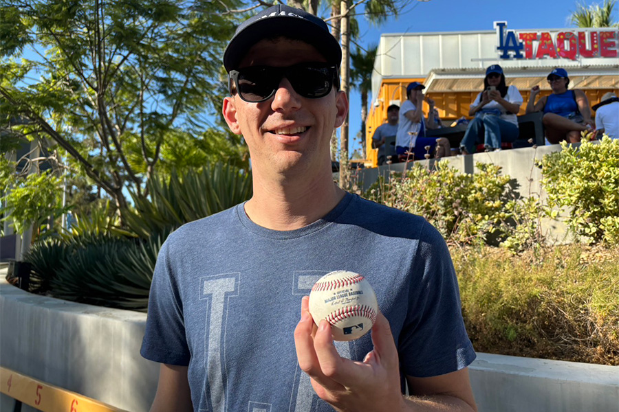 ドジャース・大谷翔平のHRをキャッチしたジョン・クレーマーさん【写真：上野明洸】