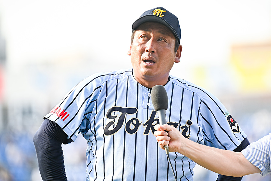 試合後のインタビューに答える東海大相模・原俊介監督【写真：中戸川知世】