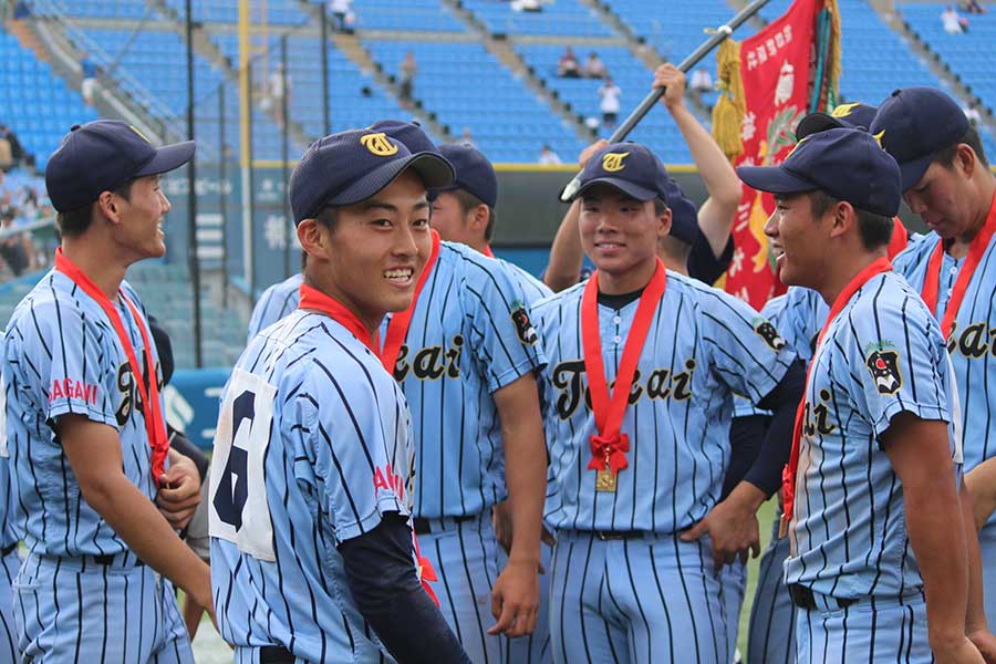 甲子園出場を決め、笑顔を見せる才田和空【写真：大利実】