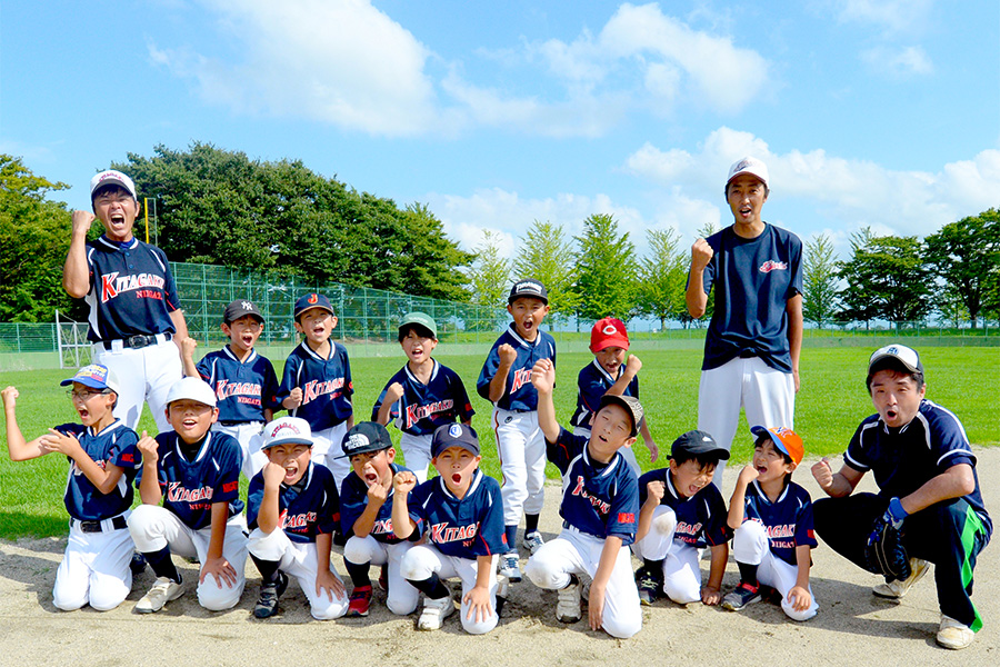 北学ジュニアの選手たち。取材日は体験生も加わり13人【写真：フィールドフォース提供】