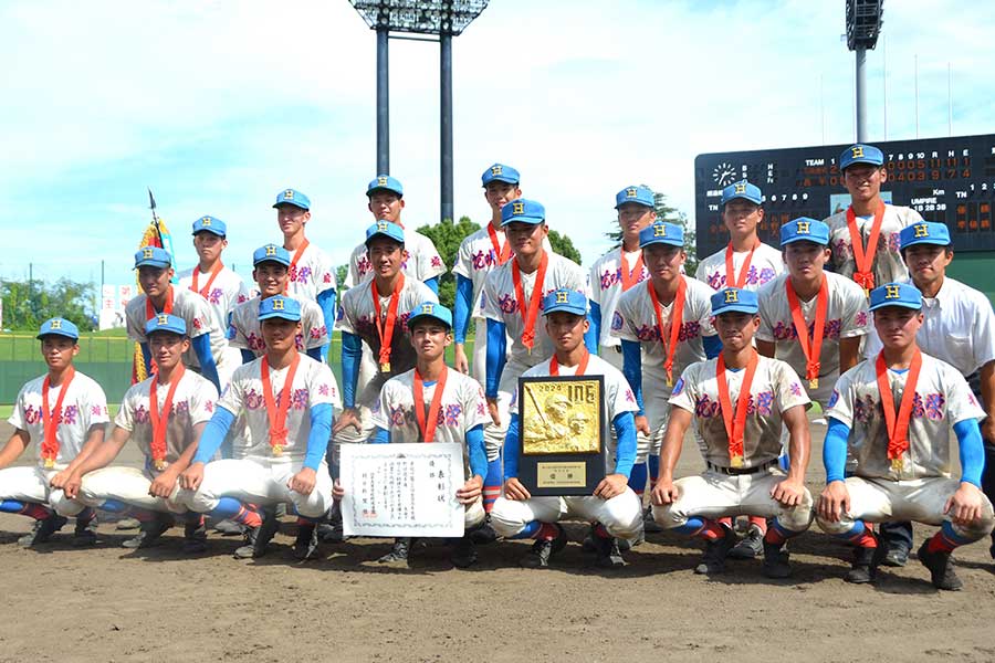 甲子園出場を決めた花咲徳栄ナイン【写真：河野正】