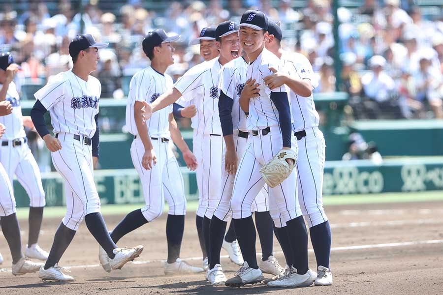 花咲徳栄を破った新潟産業ナイン【写真：加治屋友輝】