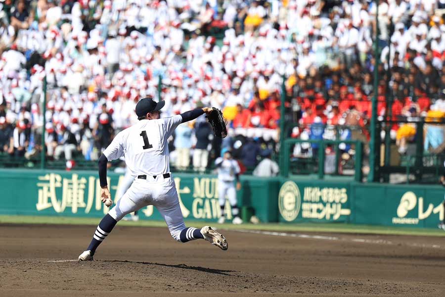 先発した中京大中京・中井遥次郎【写真：加治屋友輝】