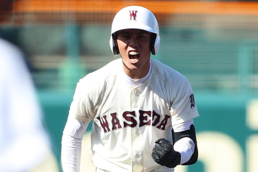 鳴門渦潮戦で二塁打を放ち雄叫びを上げる早実・宇野真仁朗【写真：加治屋友輝】