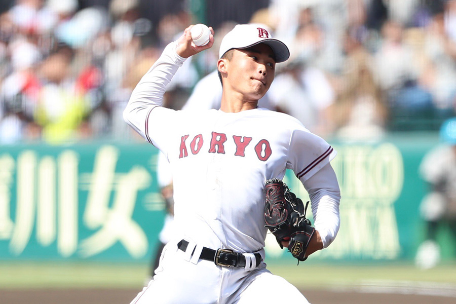 熊本工戦に先発した広陵・高尾響【写真：加治屋友輝】