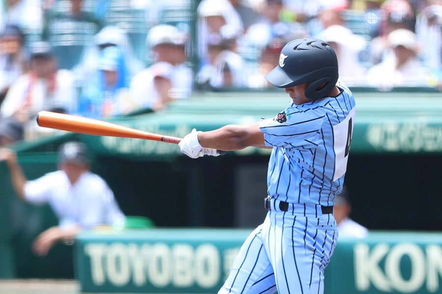 大会1号を放った東海大相模・柴田元気【写真：加治屋友輝】