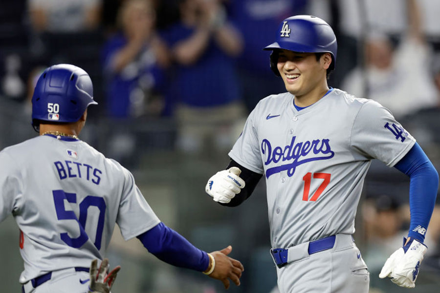 ドジャース・大谷翔平（右）とムーキー・ベッツ【写真：Getty Images】