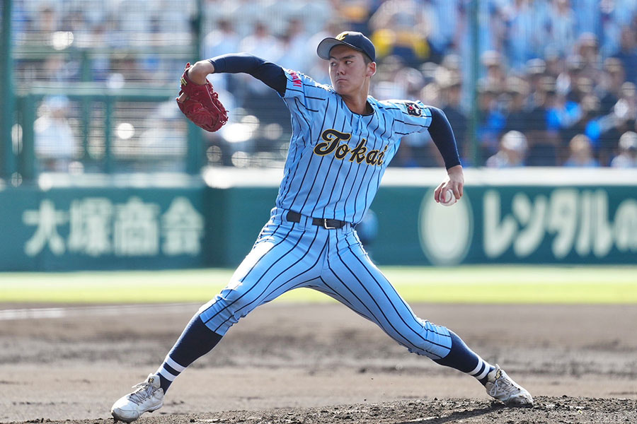 好投を見せた東海大相模・藤田琉生【写真：小林靖】