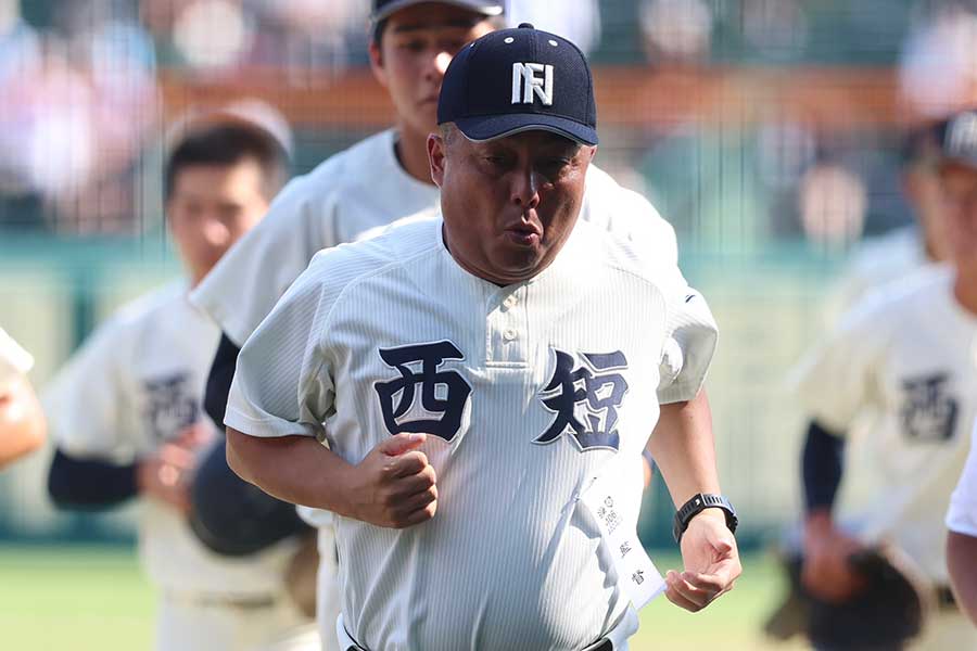 西日本短大付・西村慎太郎監督【写真：加治屋友輝】