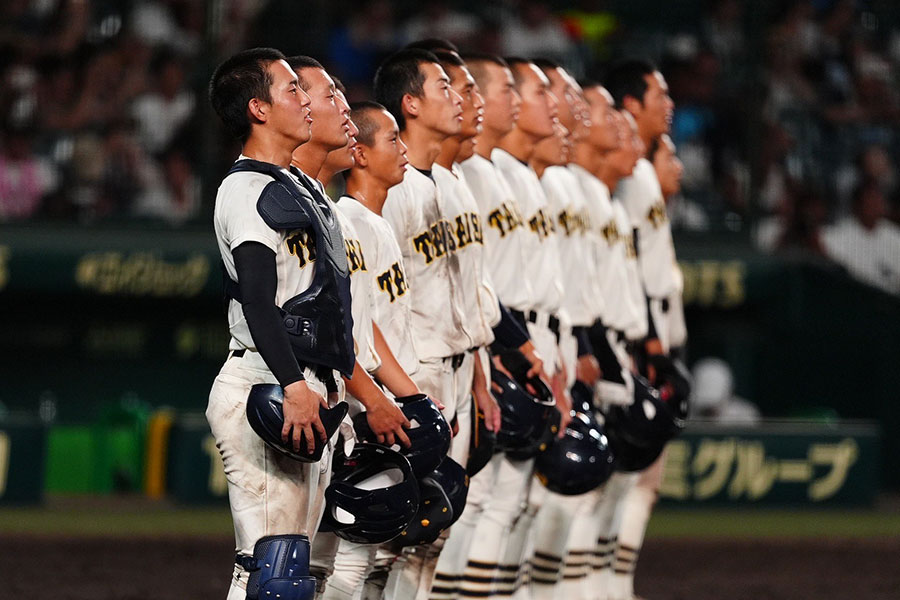 早実戦で勝利を収めた大社ナイン【写真：小林靖】