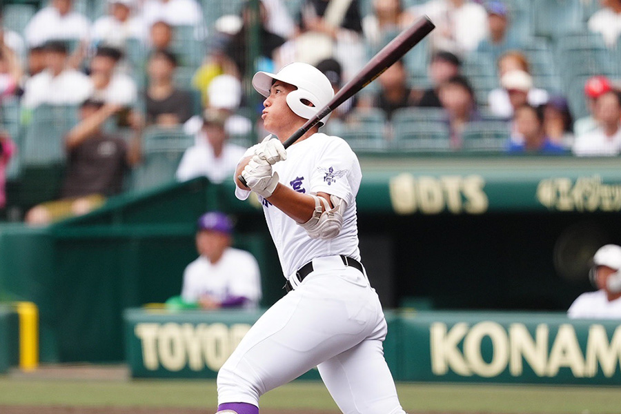 大会第7号を放った関東一・高橋徹平【写真：小林靖】