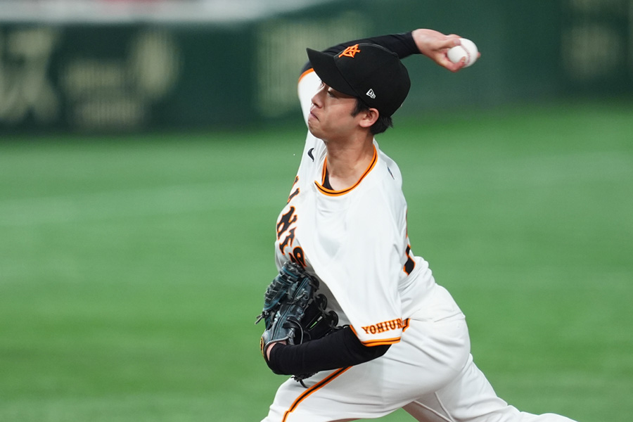 広島戦に先発した巨人・山崎伊織【写真：イワモトアキト】