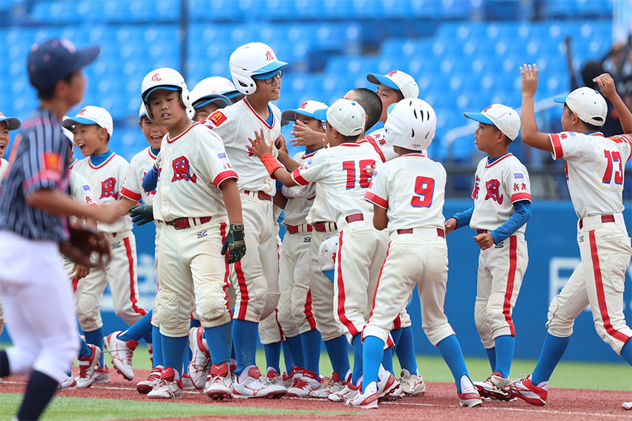 サヨナラで決勝進出を決めた北ナニワハヤテタイガース【写真：加治屋友輝】