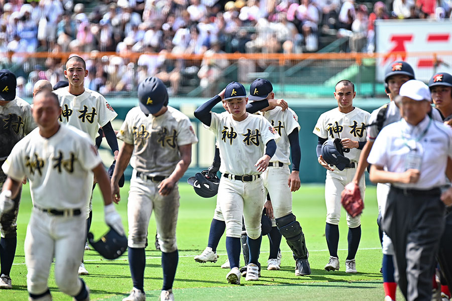 関東一に敗れた神村学園ナイン【写真：中戸川知世】