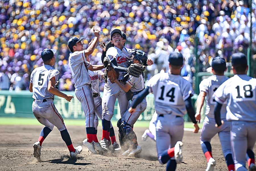 甲子園を優勝した京都国際高校ナイン【写真：中戸川知世】