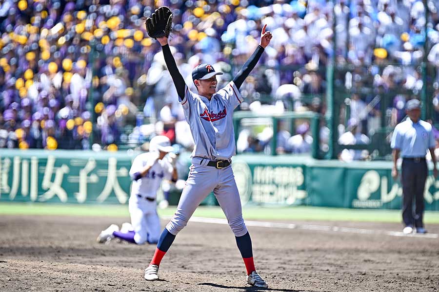 決勝戦に登板した京都国際・西村一毅【写真：中戸川知世】