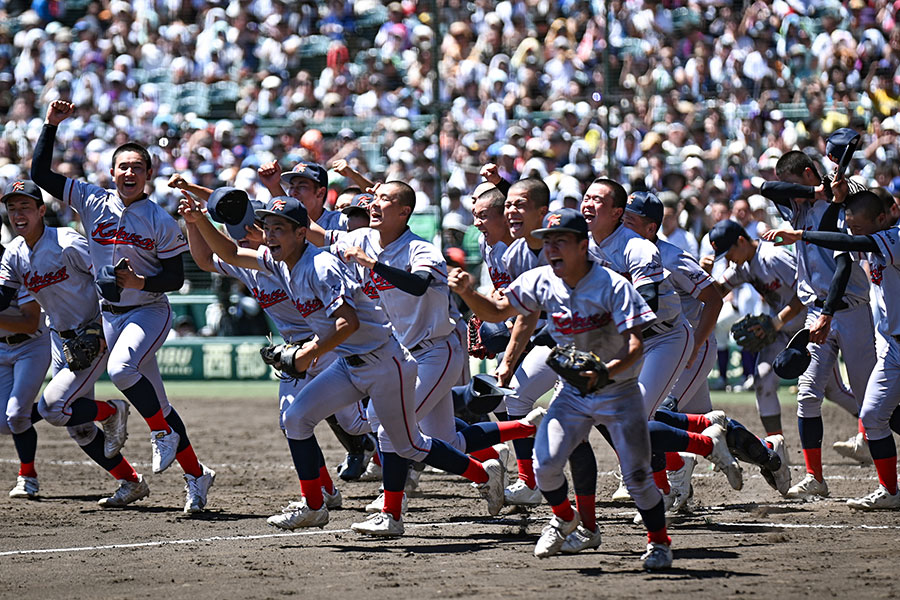 関東一戦に勝ち、優勝した京都国際ナイン【写真：中戸川知世】