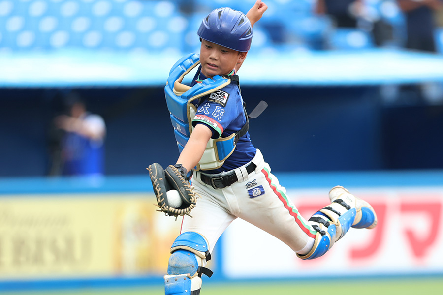 連覇を遂げた新家スターズの藤田凰介主将【写真：加治屋友輝】