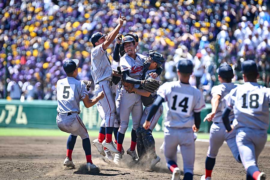 初優勝を果たした京都国際ナイン【写真：中戸川知世】