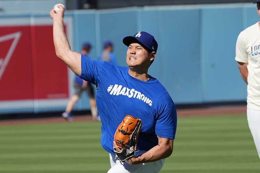 レイズ戦前に投球練習を行ったドジャース・大谷翔平【写真：松本洸】