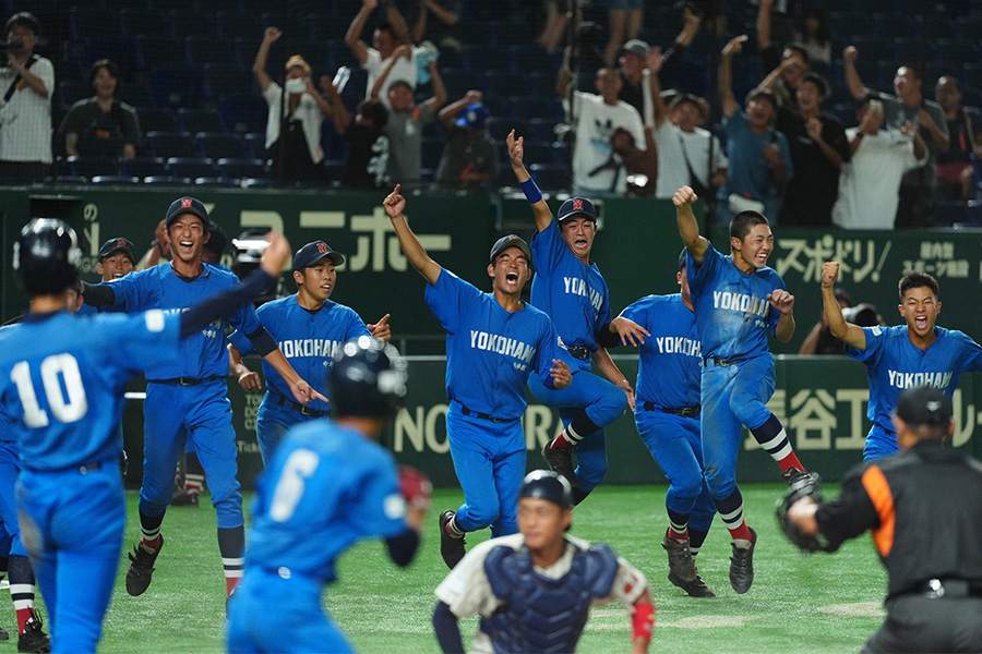 サヨナラで優勝を決めた中本牧シニア【写真：小林靖】