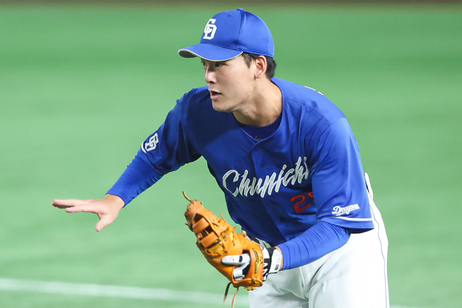 巨人戦に出場した中日・石川昂弥【写真：加治屋友輝】