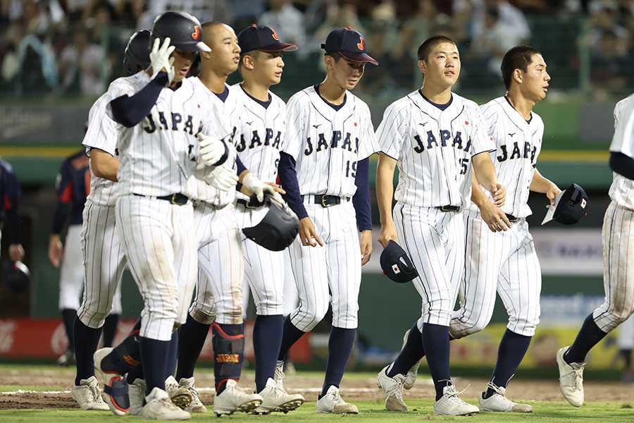 大学日本代表と壮行試合を行った高校日本代表【写真：加治屋友輝】